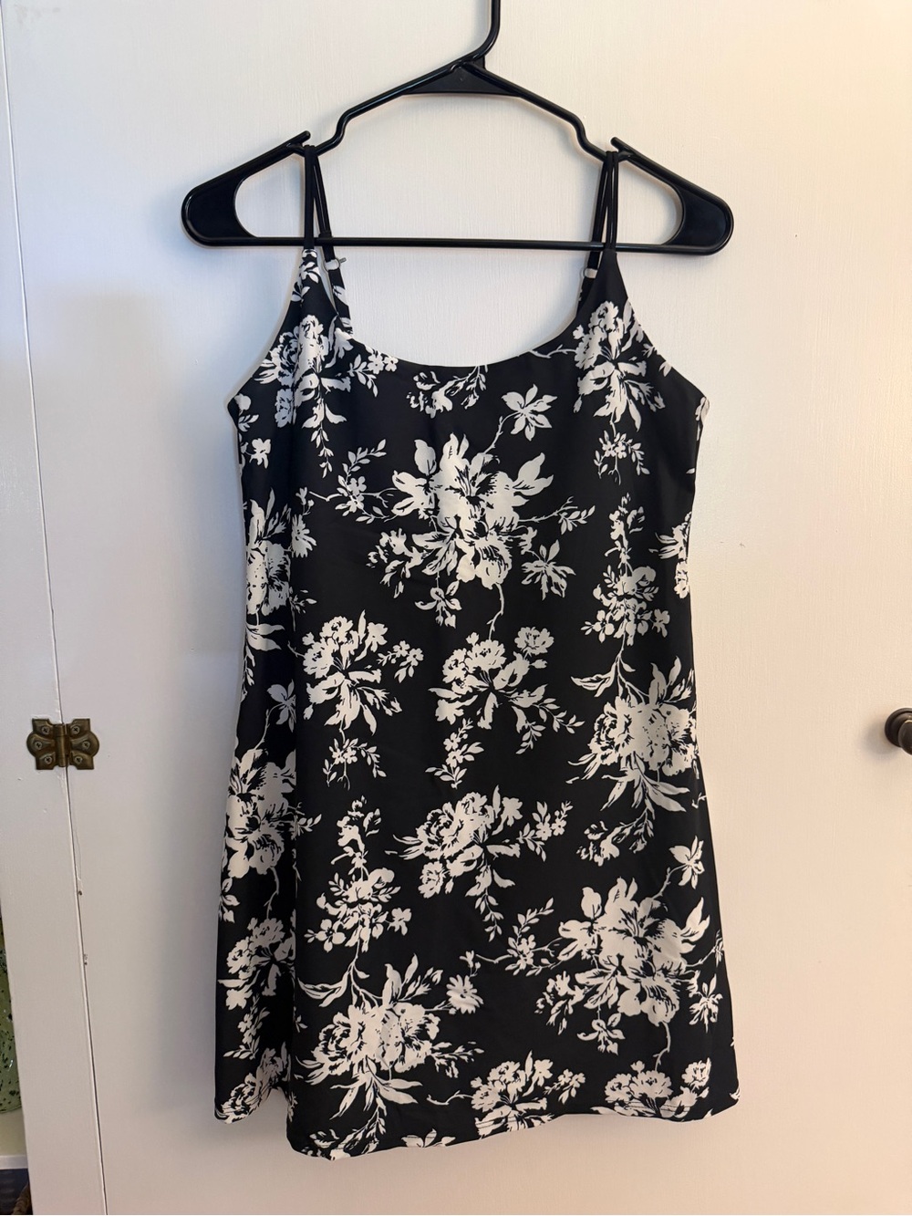 Abercrombie & Fitch Black & White Floral Athletic Mini Dress with Shorts Medium